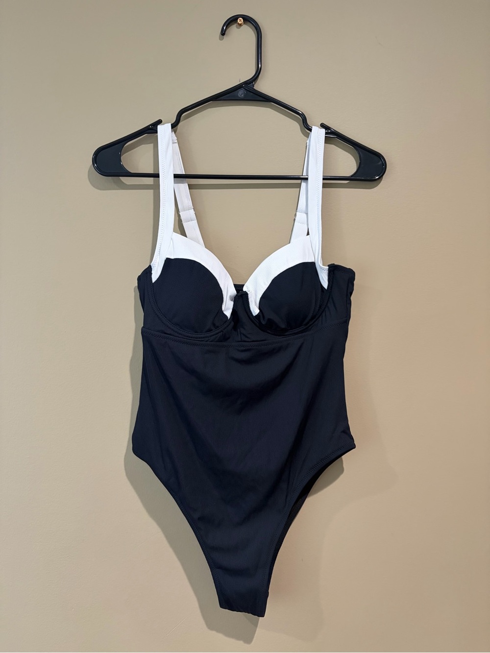 Fashion Nova Black and White One-Piece Swimsuit Large New no tags